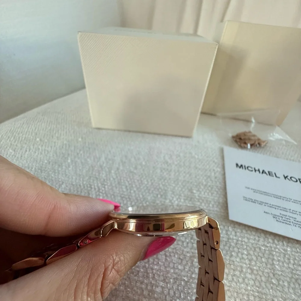 Michael Kors Gold Watch with Minimalist Dial and Link Bracelet - Picture 7 of 9